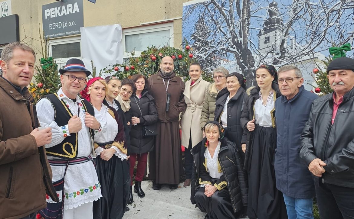 33b3ed99-d4c0-4bcb-ab03-84555e0467ab