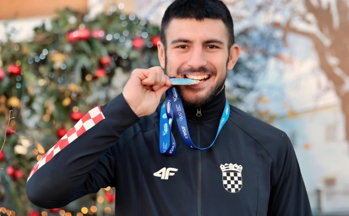 fb7863b9-d572-4041-b2b8-c022e83917f2